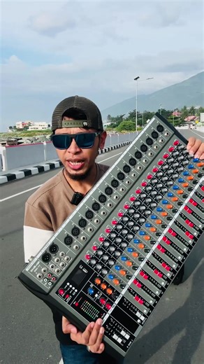 16-Channel Audio Mixer Overview