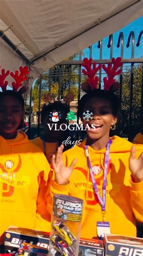 🎄✨ VLOGMAS MAGIC✨🎄 Santa Claus is coming to town 🎅🏽🎶 and so is all the holiday joy! If you missed it, my first 22 DAYS of Vlogmas are now live on YouTube 🎥✨ Tap the link in my bio and catch up on all the memories, moments, and magic. 🎁 Vlogmas Day 23 drops TONIGHT and this one is extra special as I got to give back for the holidays and spread cheer with Santa greeting the crowd 🎅🏽💖 Don’t miss it & make sure you’re subscribed! #Vlogmas #Vlogmas2025 #ChristmasHighlight #HolidayGiving #Sa