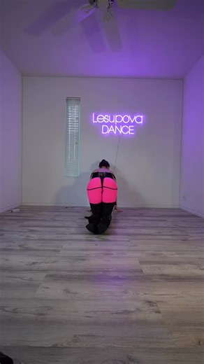 ✨ Extra tip ⬇️ for practicing this beginner-friendly floorwork tutorial: 1. Tap and hold the screen to pause the video at any moment you need to study a detail. 2. Go mega slow at the beginning - really break down each movement. 3. Record yourself; it’s the best way to see what’s happening and correct little things. 4. Practice a few times going from slow speed to a natural tempo. This sequence is a beginner-friendly floorwork routine but a little bit challenging - perfect to add into your dance