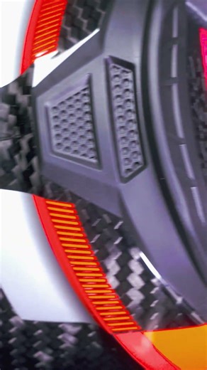 Have you seen the new carbon fiber helmet from LS2? It's the Dragon Trax! | LS2 Brazil
