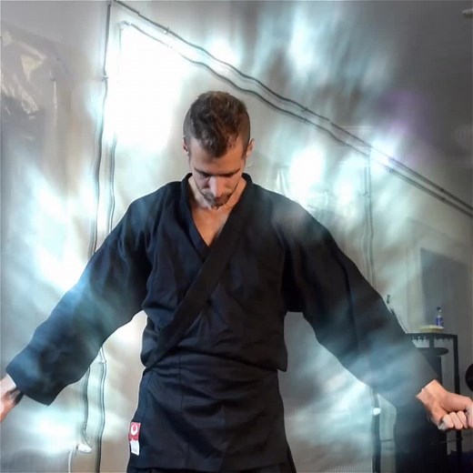 Escena de una película de acción de músculos gay de ABS ART Studio. Más en linktr.ee/abs.art #gutpunch #abspunch #gutpunching #muscleworship