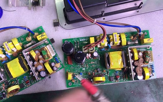 维修：不知什么品牌的有源音箱，一个功放板芯片都没了，另一个不开机_哔哩哔哩_bilibili