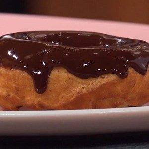 433K views · 3.4K reactions | ¡DONAS GLASEADAS! ☕拏 La receta más fácil de Valu Ramallo para hacer las clásicas donuts en casa. #Cucinare #Recetas | Cucinare | Facebook