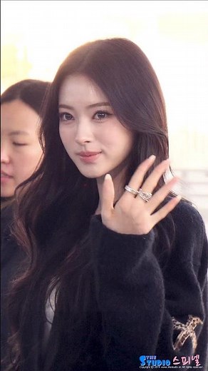 눈부신 비주얼 안나 공항룩 #ANNA #안나 #MEOVV #미야오