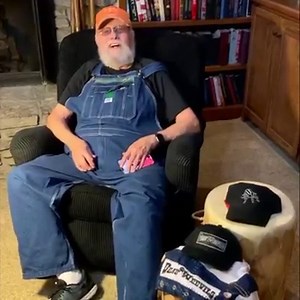 Be part of the Beau Weevils video, "Geechi Geechi Ya Ya Blues (Quarantine Edition)." Tweet or post a video of you and your quarantine crew dancing, lip-synching or just having fun to #geechiquarantine & if we pick yours and use it in the video, you'll get a bunch of BeauWeevils/CDB goodies. Sunglasses and ball caps are good, and bib overalls make it even more authentically Beau Weevils! Download/buy/stream http://smarturl.it/BeauWeevils -TeamCDB/BW | The Charlie Daniels Band