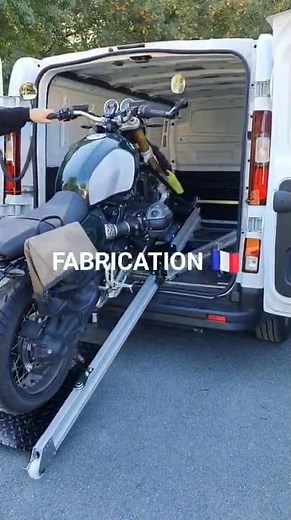 Comment charger sa moto dans un véhicule utilitaire ?