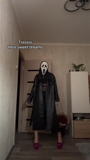 What’s Your favourite scary movie? 💅🏼💜 #cosplay #ghostface