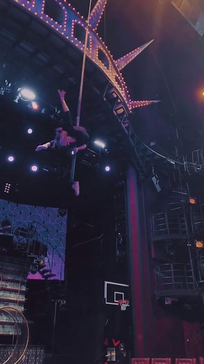 Our first Shine Pole Training Camp is all about helping you elevate your pole practice, that's why we invited the fabulous @veronika.goroshkova to teach an Aerial Pole class! 🤩🤯😍 Veronika is part of an incredible lineup of instructors: @johannasapakiereal @pinkpumainc, @jenynebutterfly, @taliajadem9 , @aerialconda and @theballet_cafe_lasvegas, so if you're a pole enthusiast coming to Vegas for Labor Day Weekend you don't want to miss out on this one of a kind experience, and if you weren't pl