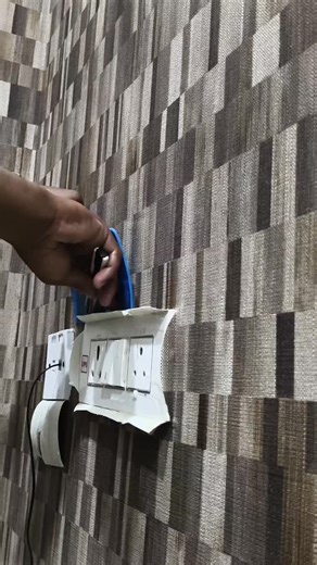 wallpaper Hyderabad on Instagram: "फ्लैट या ऑफिस की दीवारों को बनाएं स्टाइलिश और क्लासी वॉलपेपर के साथ 🏠✨ कम बजट में शानदार लुक चाहिए? तो अभी संपर्क करें! 📞 7045338044 📍Location: [अपना शहर/इलाका डालें] ✅ Fast & Clean Installation” . . . Board Cutting ✂️ #WallpaperInstaller #StylishWalls #FlatDecoration #OfficeWallpaper #HomeInterior InteriorMakeover WallArtIndia WallpaperCraft WallDesigns TrendingReels DecorInspiration RoomMakeover InteriorExpert WallpaperWorkDelhi HomeVibes reels TrendingRee