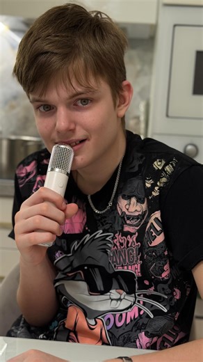 МНОГОДЕТНАЯ СЕМЬЯ ▫️АУТИЗМ ▫️ДОМ ▫️УЮТ▫️ОБЗОРЫ ▫️РАСПАКОВКИ on Instagram: "На память😀🙏Денис полюбил караоке🙏 а вдруг это запустит речь 🙏🙏🙏#аутизм #семья #сын #зпрр получается у него ?"