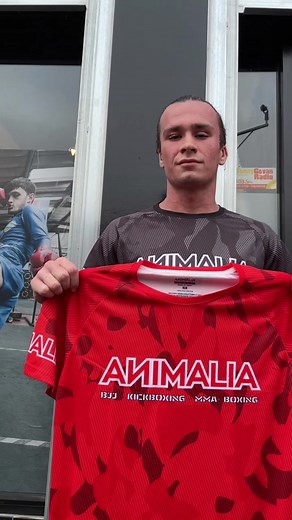Red Camo for a spicy 🌶 kickboxing workout at PKA 💥🔥@kieranhenderson11 @jamiem_1 #kickboxing #kickboxingclass #kickboxingcombo #fyp #tshirt #trainingtshirts