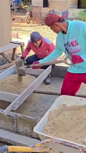 An easy way to sift sand to remove the rough parts#youtubeshorts #trending