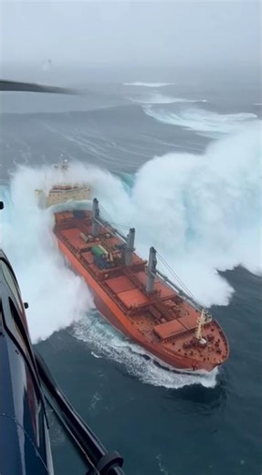 Cruise Ship vs Monster Waves in Apocalyptic Storm #ocean #maritime#waves