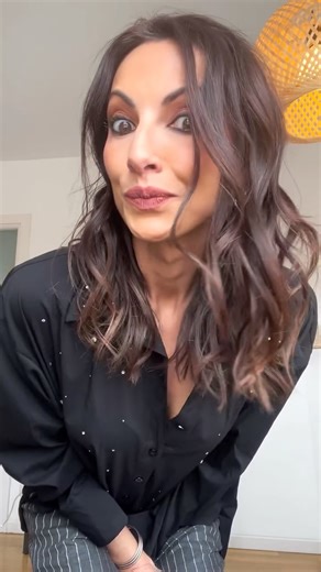 Laila Jiménez | Periodista on Instagram: "Mi amiga lo ha vuelto a hacer… Lo ha vuelto luchar, a trabajar, a defender… Y mirad ¡¡que boniteces tiene @bocetto este invierno 🤍🤍!! También hay cositas para estas fiestas ✨ ¿con cuál te quedas? #Moda #Fashion #Style #Outfit #Ootd #Clothing"