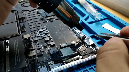 【苹果笔记本电脑Mac维修】A1502 更换键盘背光接口