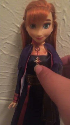 Frozen 2 singing princess Anna doll sings “The next right thing”