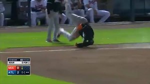 1.3M views · 7.7K shares | Las caídas en corrido de bases más graciosas!  | El Home Plate | Facebook