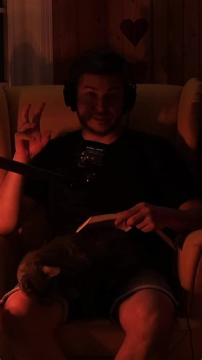 Yanaël te lit un extrait sur le minimalisme et le désencombrement danois dans Le Livre du Wabi Sabi par Julie Pointer Adams. Parlons-en! Ressens-tu toi aussi le besoin de vider la pièce et simplifier ta vie? :: #SurUnMoyenTemps #minimalist #simplicity #decluttering #wabisabi