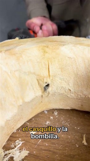 Lámpara de Madera con Estilo Natural y Luz Cálida