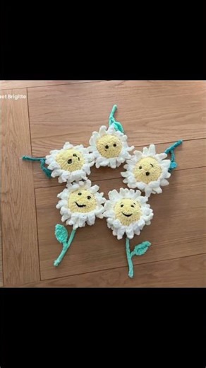 Les fleurs sourires : Tutoriel crochet gratuit sur YouTube / Smiley flowers: Free crochet tutorial