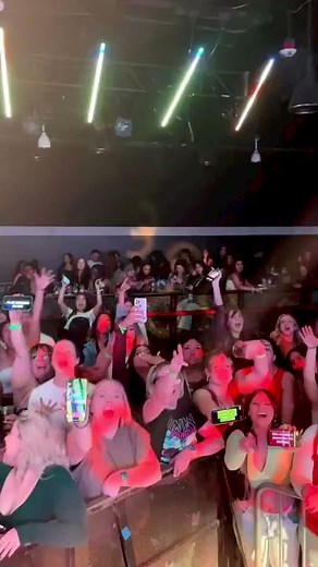 Matt Bennett plays L.A Boyz at a Club | Victorious