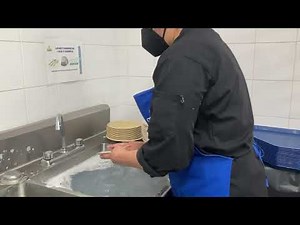 Lavado y desinfección de loza.