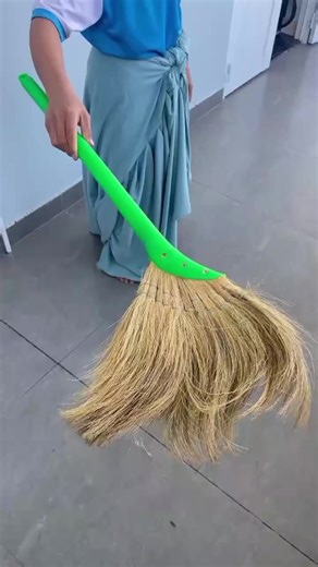 Cú Ngã Triệu Đô và Các Xu Hướng Đi Giày Cao Gót