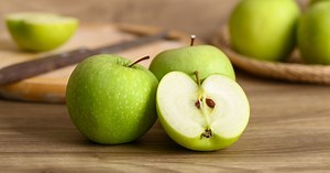 Doctor's warning about 'right way' to eat an apple - and if you can eat the core