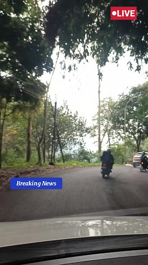 Hebohkan Warga! Tak sengaja terekam kamera sebuah mobil berwarna putih melaju di jalanan menurun #viral #fyp #beritaviral #heboh #beritatiktok