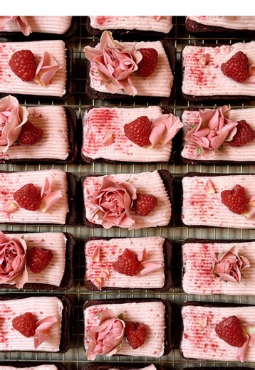 Mini Cakes Recipe: Red Velvet with Raspberry Frosting