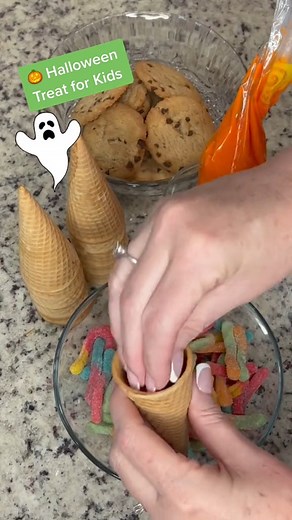 2.8M views · 71K reactions |  Halloween Witch Hat - Treat For Kids #halloween #kids #treat #witchhat #witch #spookyseason #louisianawoman1 #youtube #craft #gummyworms #pumpkinseason | Happy Crafting | Facebook