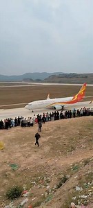 Fumian #airport in Yulin, a southern city of China, has become the most popular local attraction on the Internet. Because of the terrain, the airport, which opened in 2020, can overlook the take-off and arrival of aircraft from the nearby hillside. From a special point of view, it is very close to the #runway. In fact, the audience is outside the airport wall. During the Chinese new year, many people specially come to watch the plane take off and the airport becomes a welcome scenic spot. | Chin