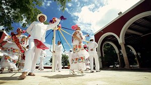 El ‘Baile de las Cintas’, una de las más coloridas danzas tradicionales de Yucatán