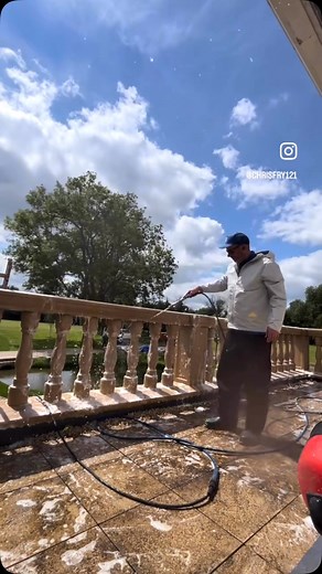 The stonework had an epic clean 💦 #epic #cleaning #balustrade #exteriorcleaningspecialists #specialist #easteregghunt #beautifulwork #hardworkpays #exteriorcleaningexperts #expertcleaning #professional #alwaysontime #efficiency #myfavourite #beautifulviews #oxfordshire | Chris's Window Cleaning