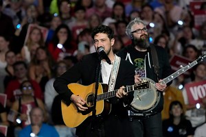 Popular folk rock band’s singer abruptly walks off stage in the middle of an Oregon show