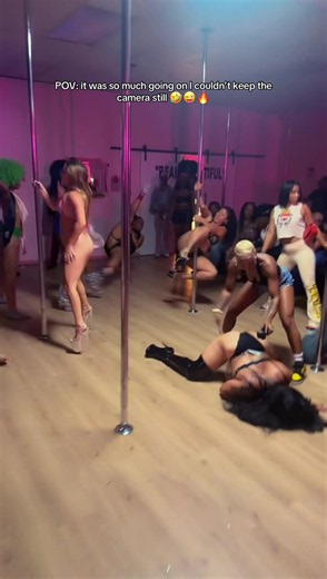 Omgggg I love it here 🤣🤣🤣@Romanceanddancepole #jazie2x #fyp #poledancer #polefittness #sexy @jmoniquehair @A UNO Axxess @dj_nocchio