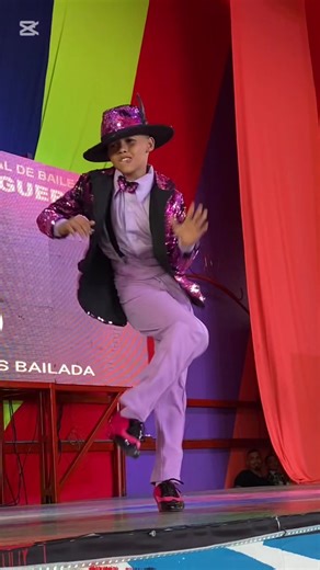 Cad coreo es un nuevo comienzo gracias a mi escuela @KARAR DANCE STUDIO 💃🏻✨ a mi coreógrafo de estilo caleño en esta ocasión @EL_NEGRITO_DEL_SWING.🔥 a mí coash de cabecera y mi coreógrafo @David Nieto y a mis padres por el apoyo