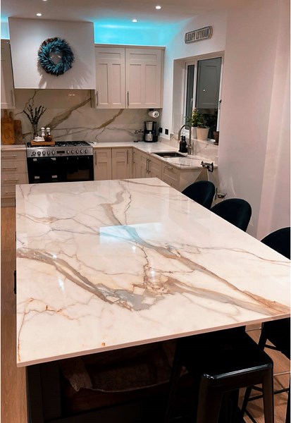 Now that’s a kitchen transformation A simple worktops change a splash of paint and a rejig of the units #kitchenrenovation #kitchenupgrade #diykitchen #luxurykitchen #kitchensplashback #bespokefurniture #interiordesign #fyp