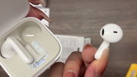 XIAOMI Redmi Buds 6 Active Wireles Earbuds (Global Version), Bluetooth 5.4 in-Ear Headphones, 30H Long Battery Life,Noise Cancellation for Calls, 5 Tuning Modes, IPX4 Waterproof - White