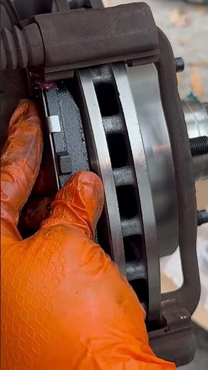 1995-2001 Ford Explorer Front Brake Pads and Rotors Replacement ‪@ElmoMotorWorks‬