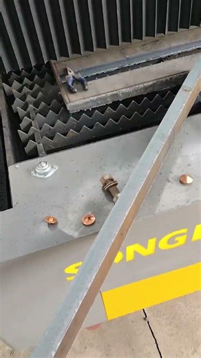 Ultra-thick steel plate cutting