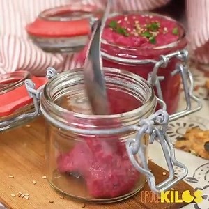 Verrines de mousse de betterave au fromage frais ! Régalez-vous sur https://bit.ly/2slEbO0 | Croq