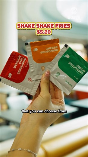 First look: Famous Korean fast food chain Lotteria opens its first Singapore outlet, and other than the restaurant’s classic menu like cheese sticks as long as your hand, it also serves an SG-exclusive Kimchi Bulgogi Burger! 📍Lotteria Jewel Changi Airport #B1-248, Singapore 819666 #8dayseatrestaurant #lotteria #burger #fastfood | 8 Days Singapore