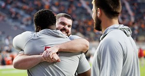 Oklahoma captain Troy Everett finding new ways to lead after season-ending knee injury