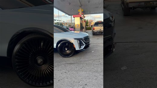 Cadillac Lyriq on 24’s Forgiatos