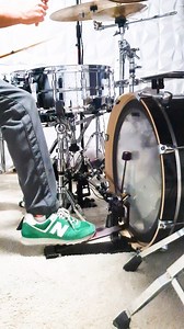 If you are constantly changing your spring tension or beater angle, then this is for you. Have you ever adjusted your double bass pedal, only to feel like it's working against you? The relationship between spring tension and beater angle is much like a chef seasoning a dish with salt and pepper. 𝗧𝗼𝗼 𝗺𝘂𝗰𝗵 𝗼𝗳 𝗲𝗶𝘁𝗵𝗲𝗿 𝗰𝗮𝗻 𝘀𝗽𝗼𝗶𝗹 𝘁𝗵𝗲 𝘄𝗵𝗼𝗹𝗲 𝗲𝘅𝗽𝗲𝗿𝗶𝗲𝗻𝗰𝗲. Dialing up the spring tension means a quicker beater return after the beater hits the bass drum head. That work