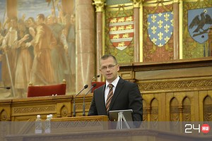 Egy helyettes államtitkár, aki egymilliót ver Orbánra | 24.hu
