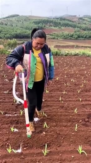 Boost Your Farm Productivity with This Easy Fertilizer Applicator