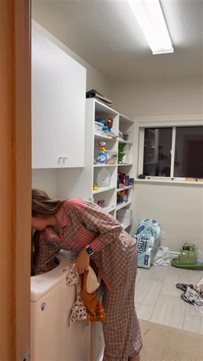 39K views | I still can’t believe that happened  #clothdiaperbaby #clothdiapermama #clothdiapering #howtoclothdiaper #clothdiaperwashroutine @pronouncelabs @norasnursery @cutiecaboose @kinderclothdiapers | Samantha Squires | Facebook