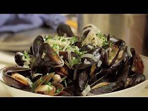 Quick and easy mussels recipe: Moules Marinière
